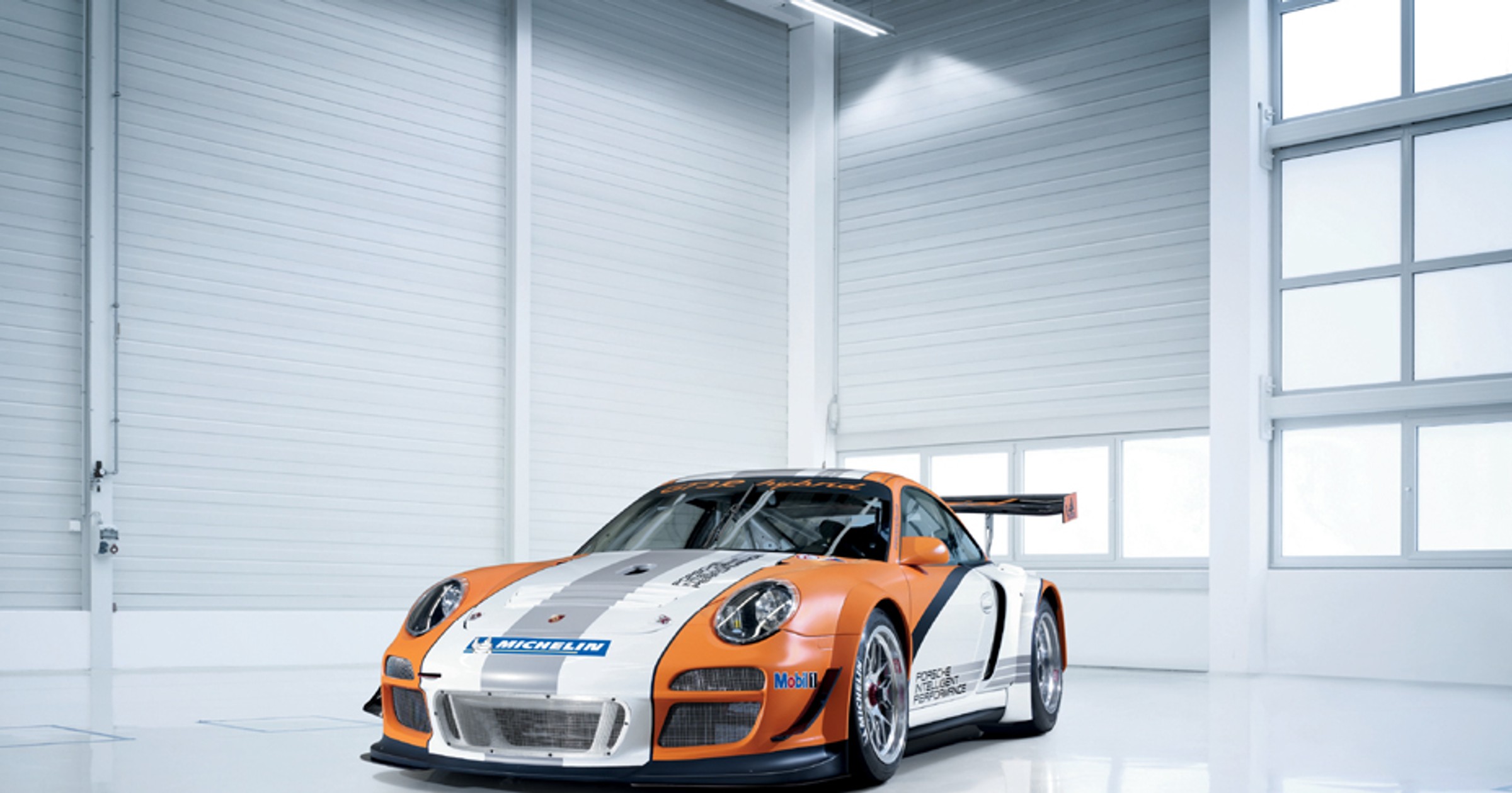 Porsche 911 GT3 R Hybrid: Wyścigowka na wysokich obrotach