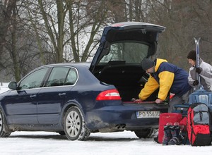 Zanim zapakujesz bagażnik: 7 rzeczy o których warto pamiętać przed zimową podróżą