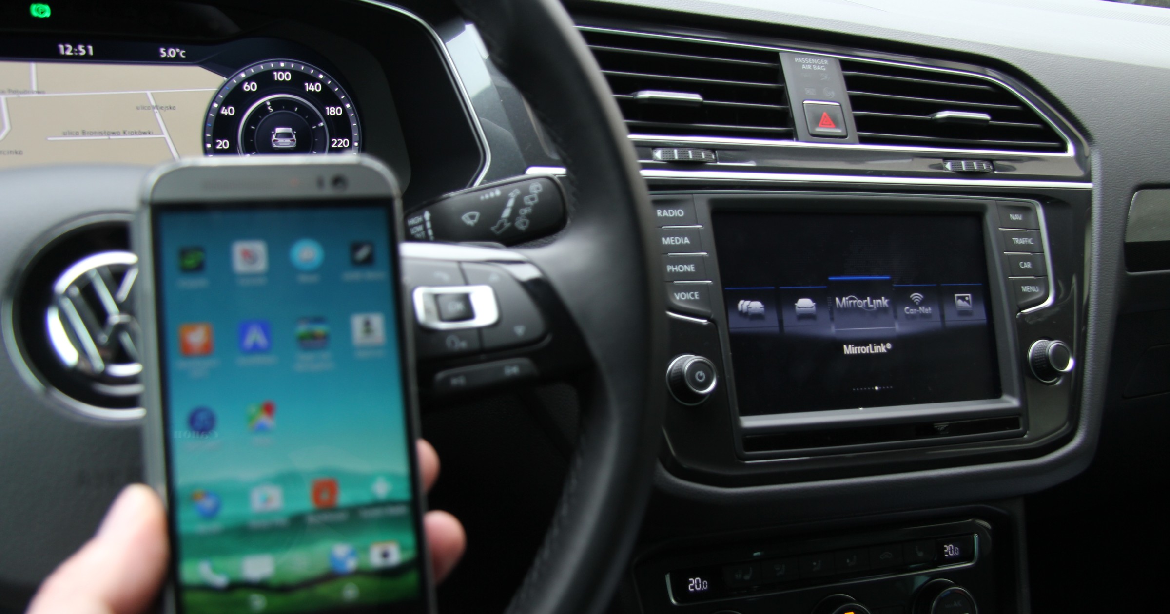HTC One M8 w VW z MirrorLink