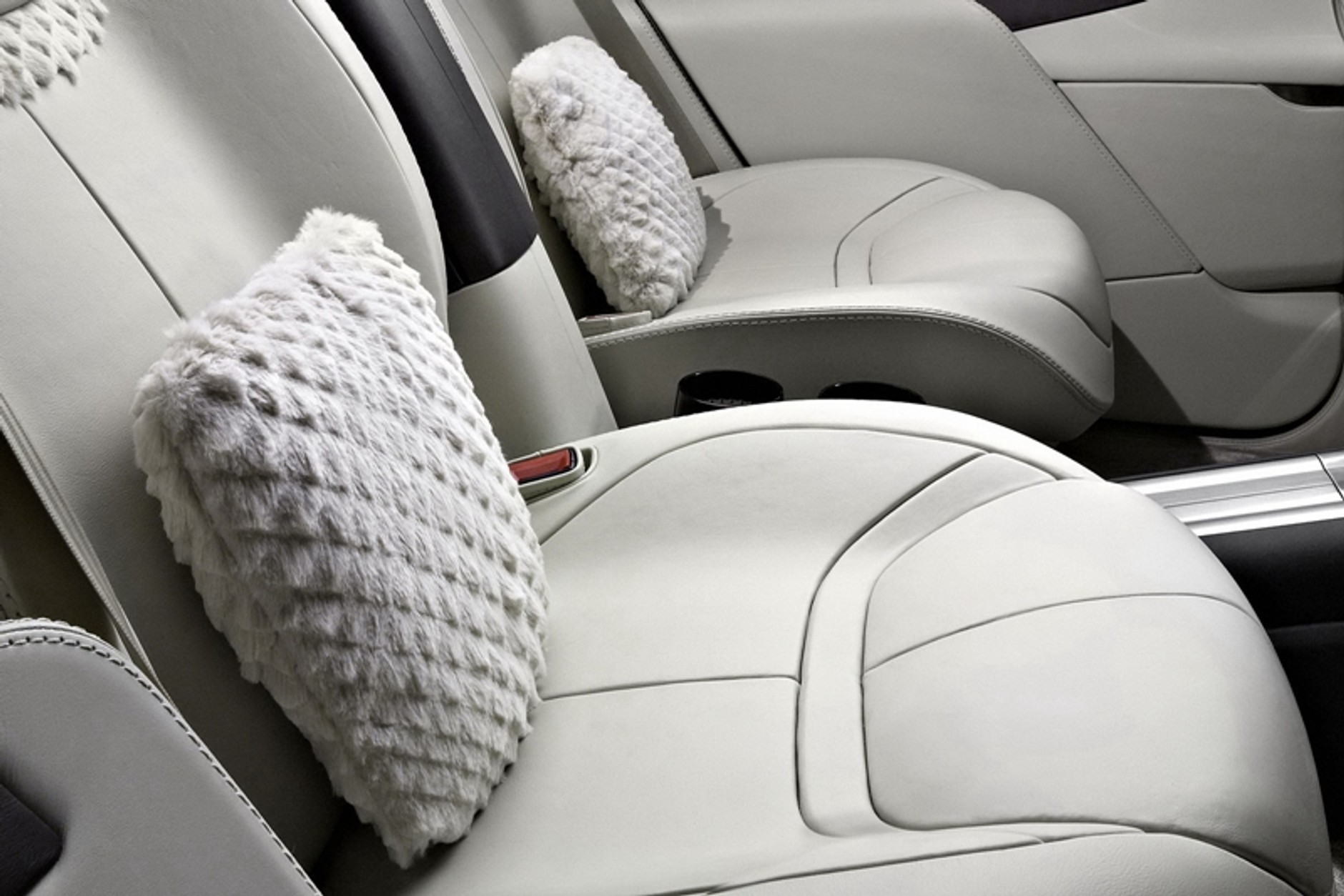 Aston Martin Lagonda – zaprojektowały go babcie