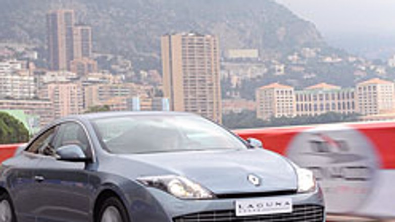 Paryż 2008: Renault Laguna Coupe w centrum zainteresowania
