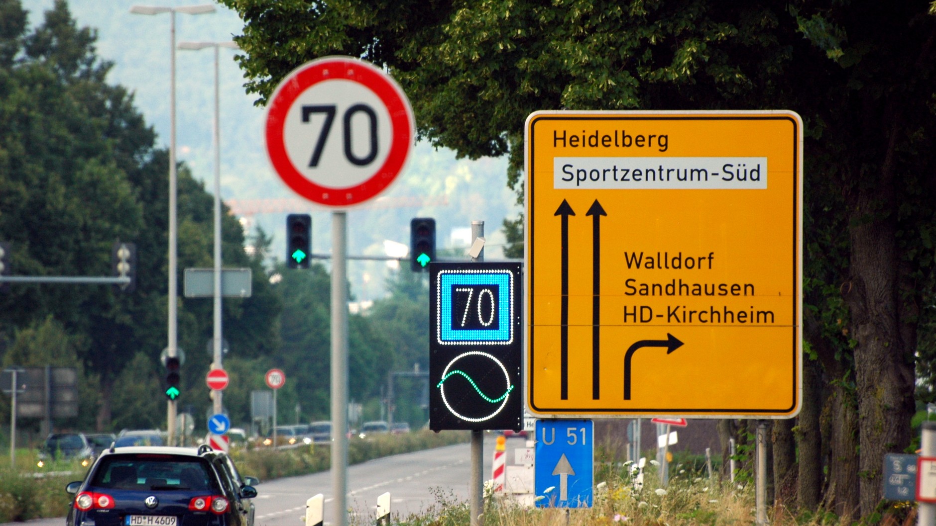 Interaktywne znaki pokazujące z jaką prędkością należy jechać