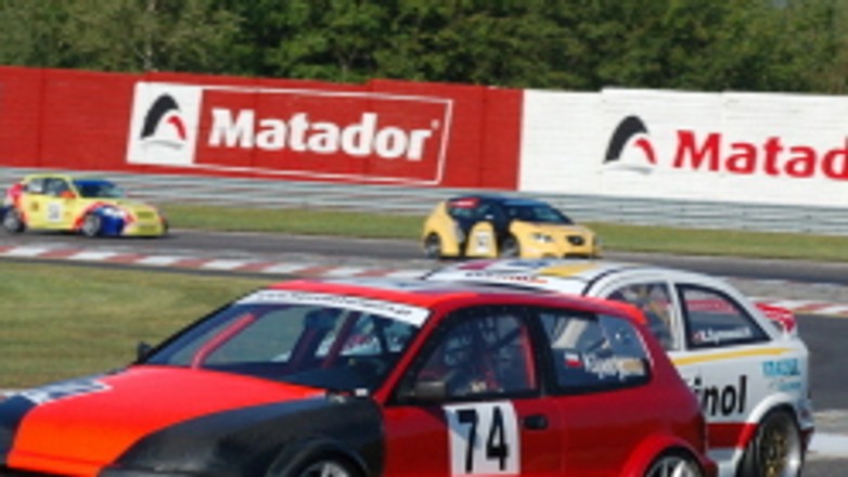 600-konny Civic zespołu Kijas Motorsport na torze