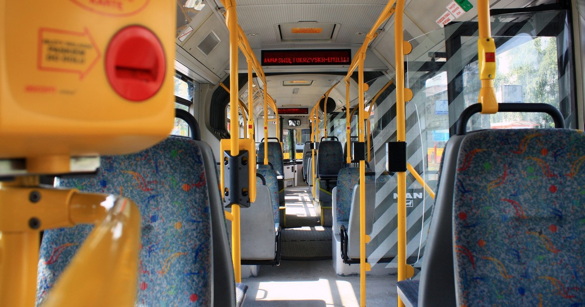 By zapewnić bezpieczeństwo epidemiczne, miejskie autobusy i tramwaje powinny jeździć puste albo prawie puste!