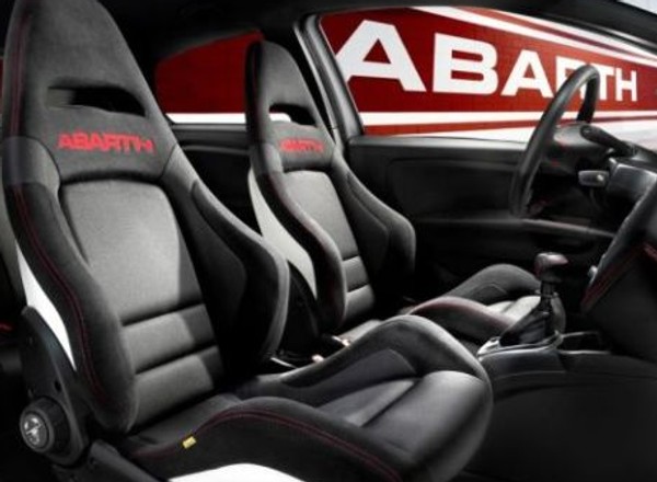 Nowe fotele w samochodach Abarth