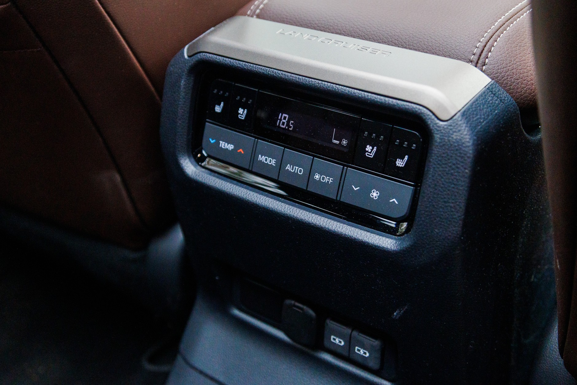 Jeep Wrangler vs Toyota Land Cruiser