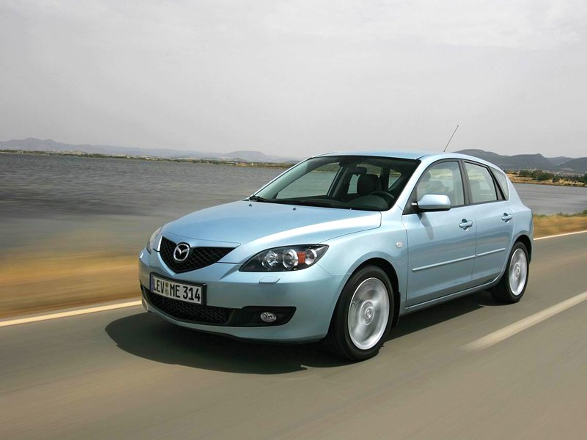 Genewa 2007: Mazda 3 z nowym silnikiem, CX-7 do sprzedaży