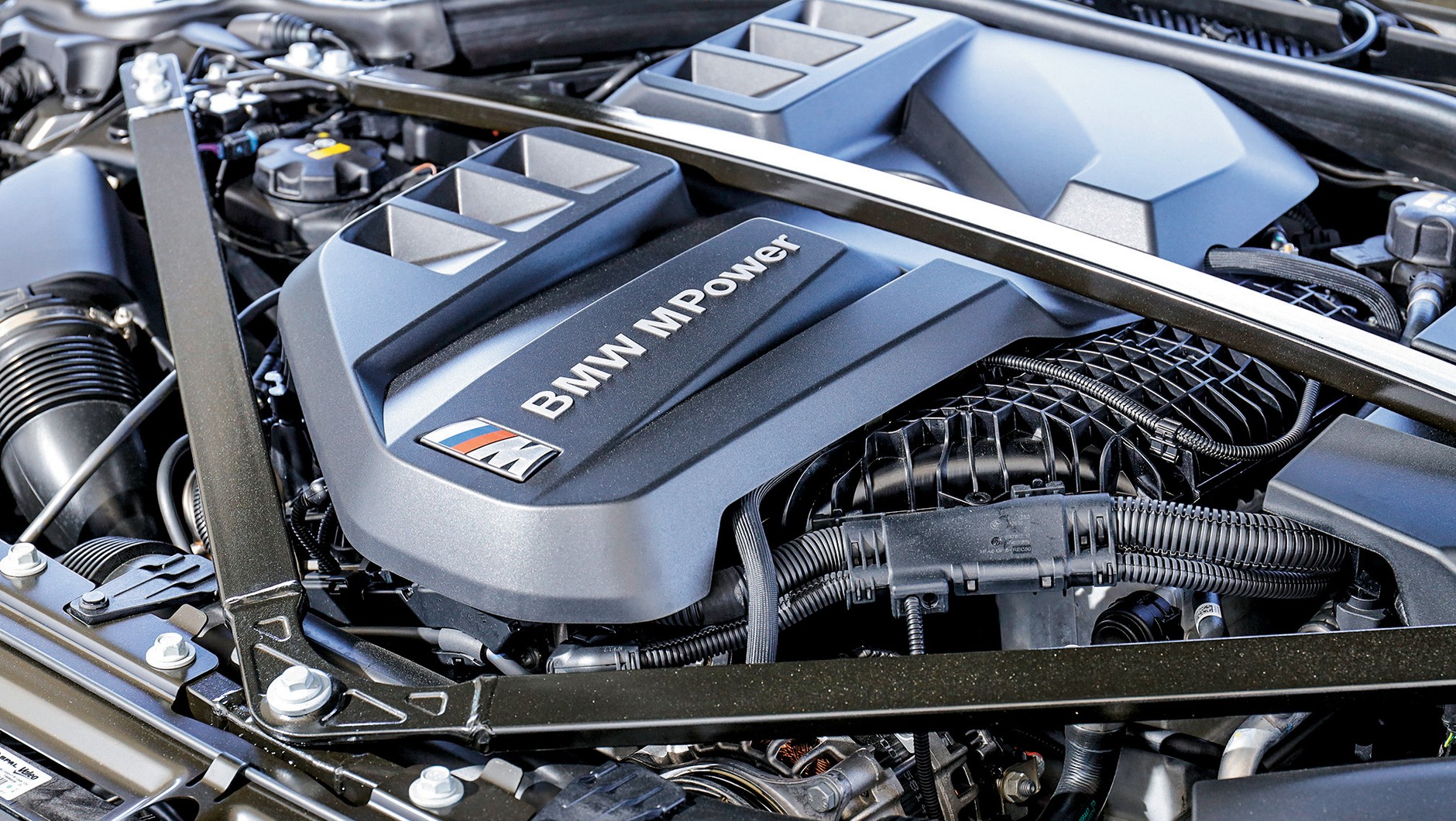 BMW M3 i trzylitrowa rzędowa „szóstka” – arcydzieło silnikowe.