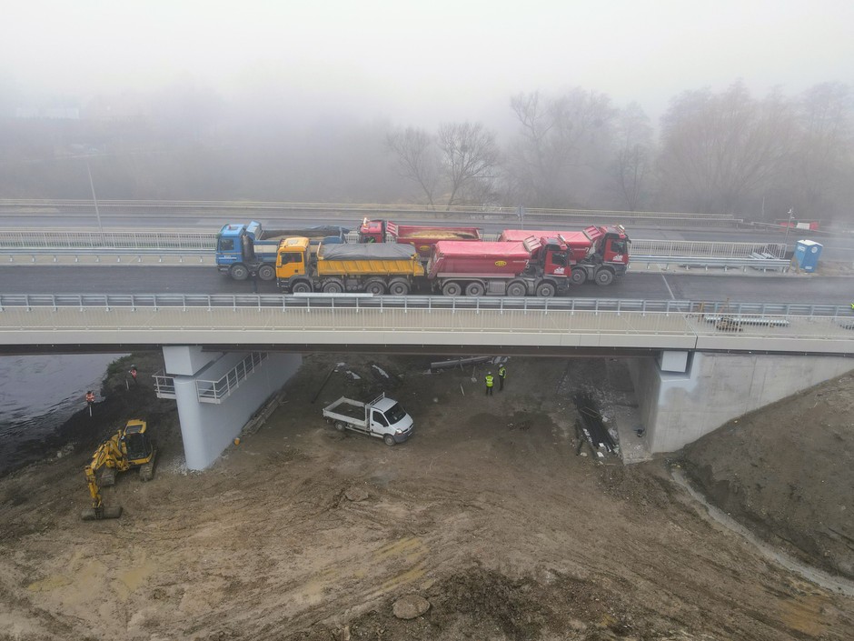 Budowa mostu w Łęcznej. Próby obciążeniowe