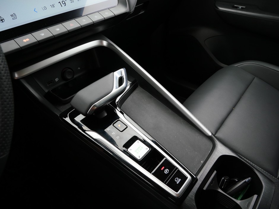 MG ZS Hybrid+ to starannie wykończone auto. Może nie premium, ale też na budżetowe nie wygląda.