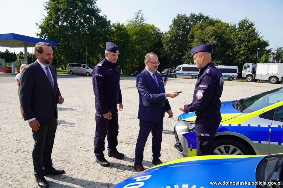 Policja była na dużych zakupach. 36 nowych radiowozów