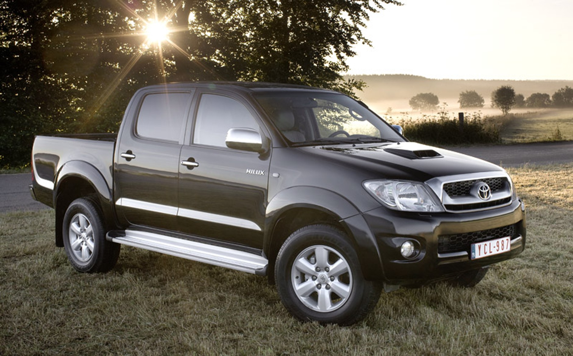 Toyota Hilux: restyling pickupa na nowy rok modelowy