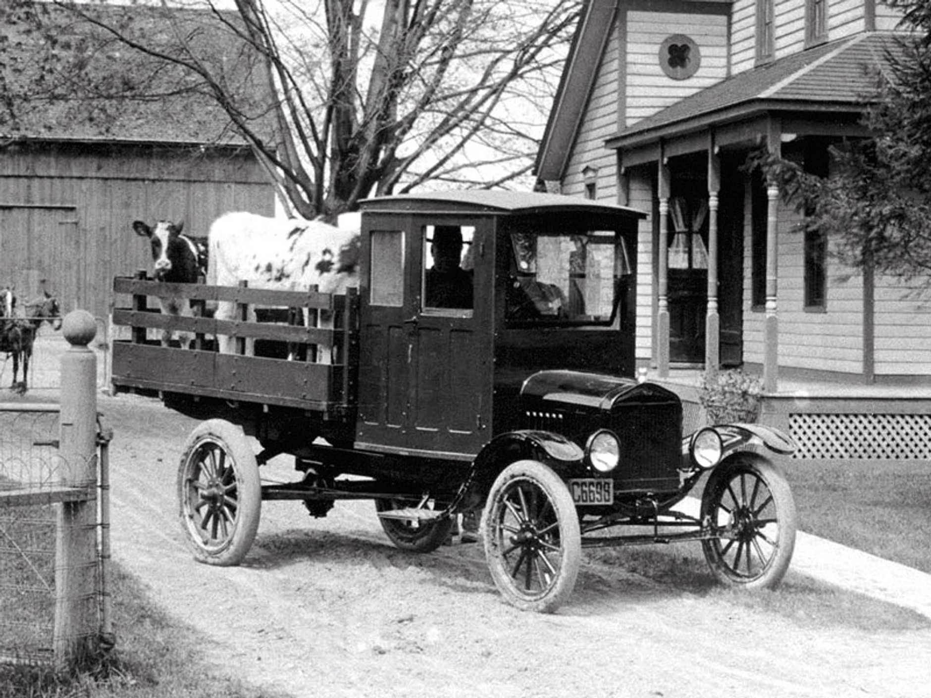 Ford Model T ma sto lat, na zlot przyjechało 750 (fotogaleria)