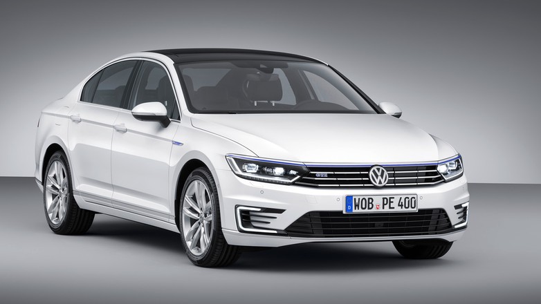 VW-Passat-GTE-2