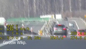 Jechał prawie 240 km/h na drodze ekspresowej. Nie dostał mandatu, zajmie się nim sąd