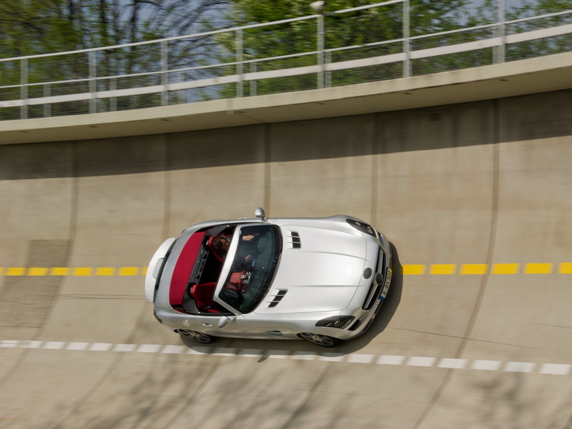 Zbliża się Mercedes SLS AMG w wersji Roadster