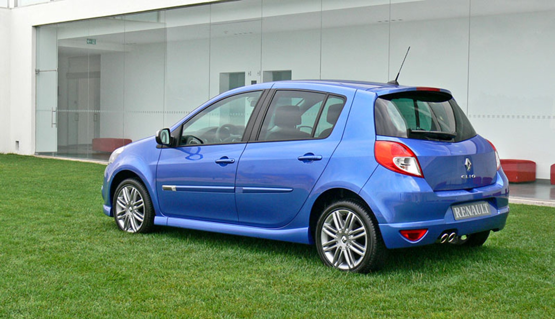 Renault: nowe Clio wkracza do salonów w Polsce (ceny)