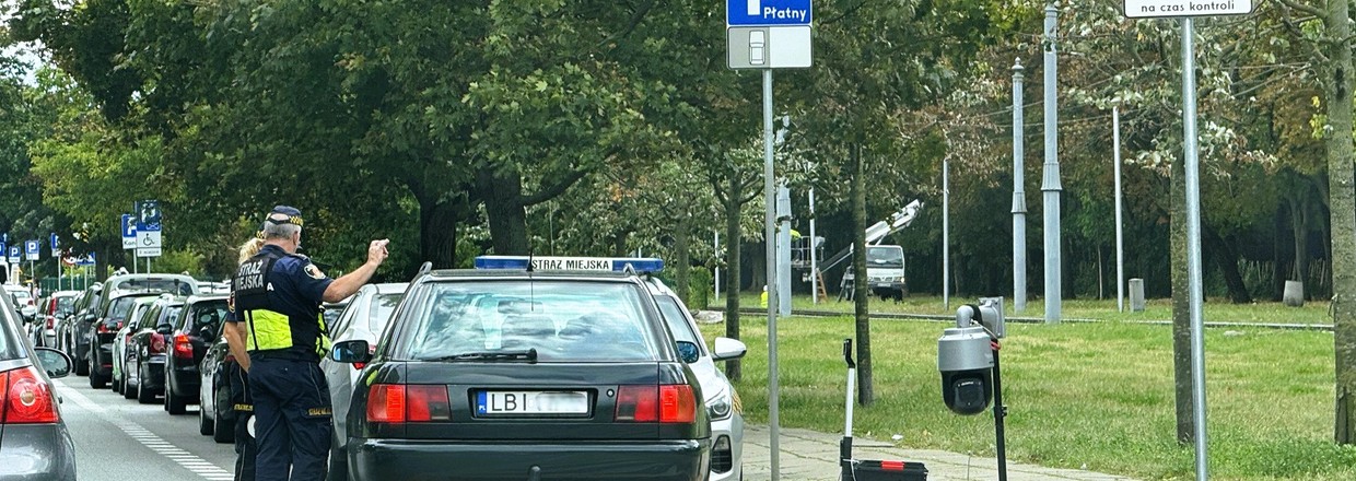 Straż Miejska zaczęła kontrolować stare auta. SCT w Warszawie przestaje być fikcją