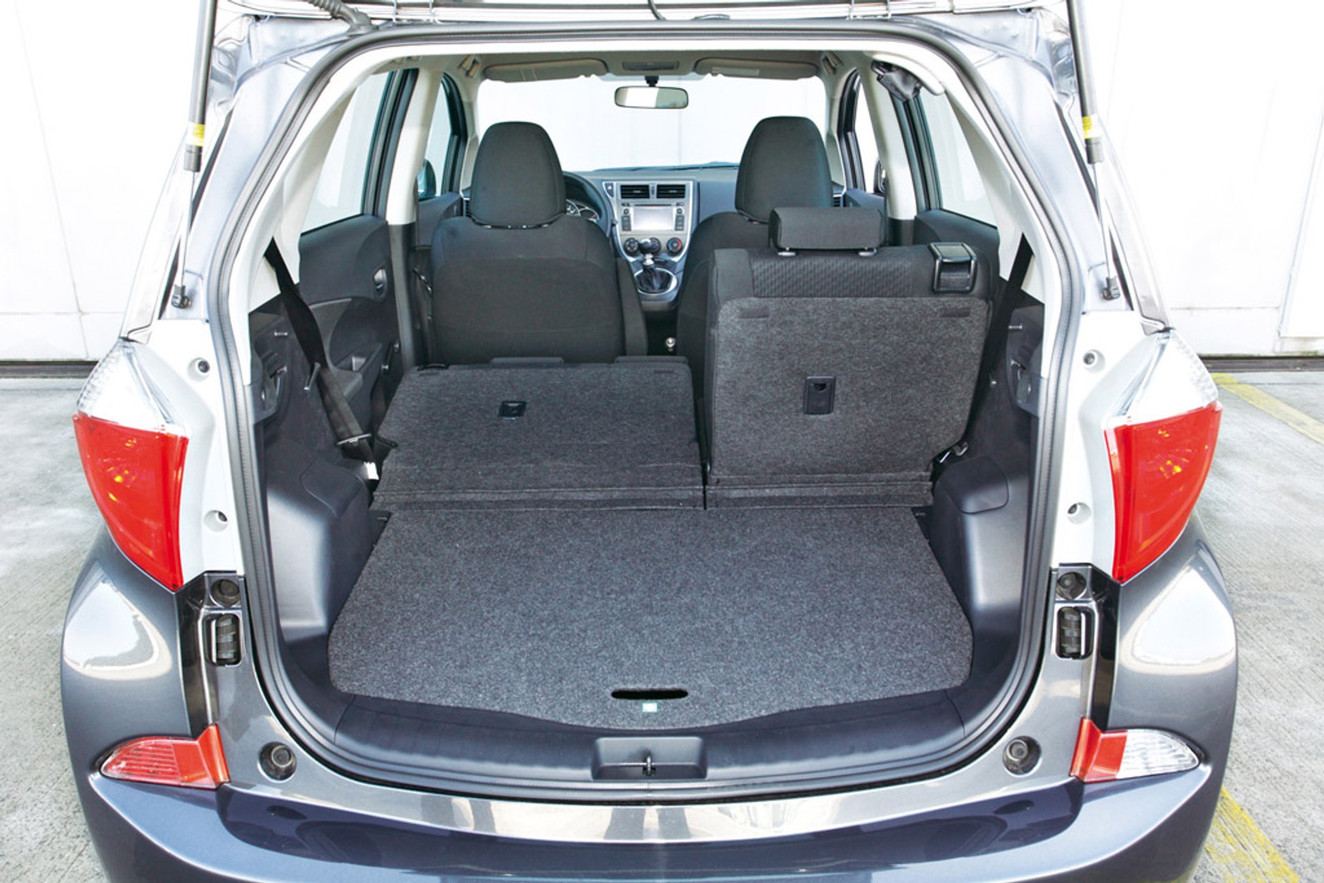 Toyota Verso: praktyczny pojazd w rozmiarze S