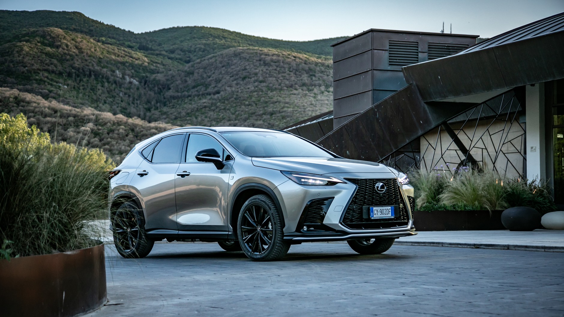 Lexus NX 450h plus