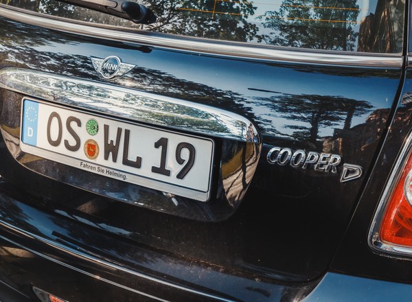 Niemieckie tablice z zieloną plakietką: od stycznia lepiej nie wyjeżdżać z nimi na drogę