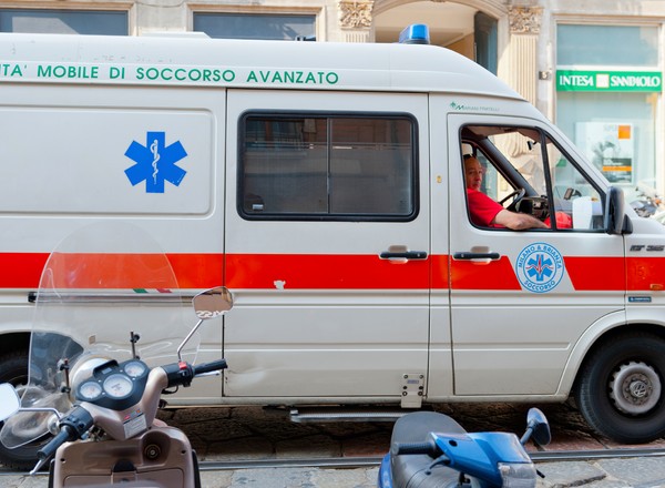 35-latek umarł w rozgrzanym samochodzie. Czekał na żonę pod pracą