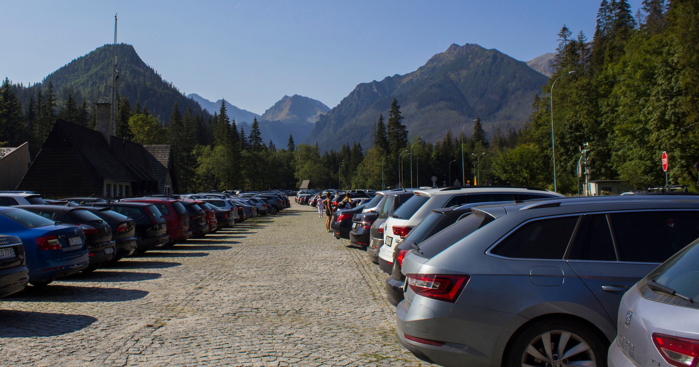 Parking pod Tatrami – zdjęcie ilustracyjne
