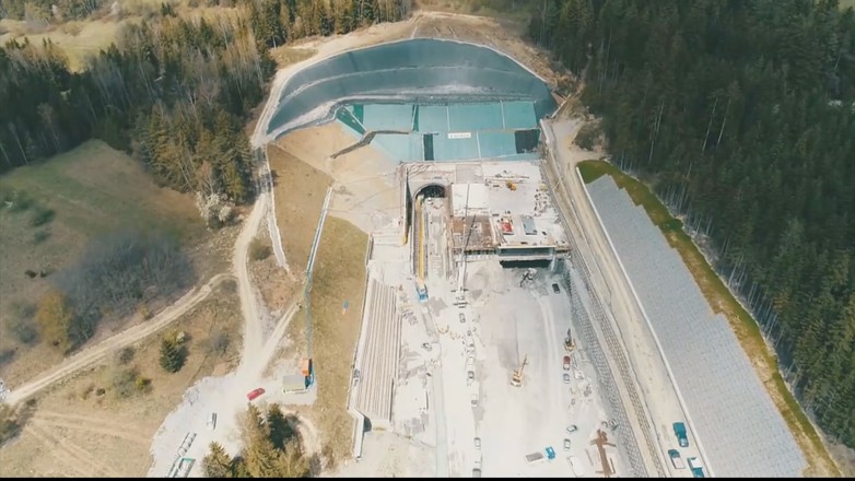Najdłuższy tunel na Zakopiance przebity [WIDEO]
