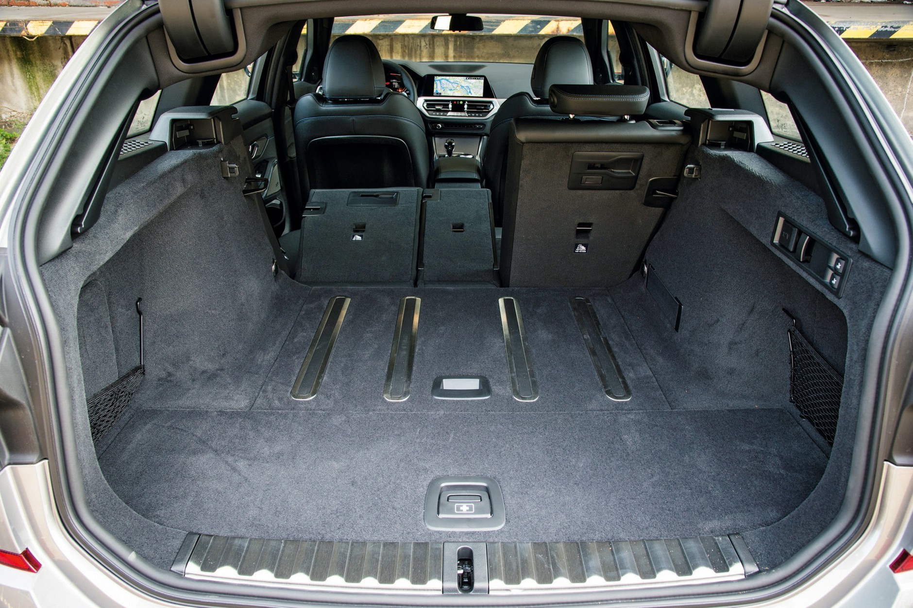 Porównanie: BMW 330i kontra Mercedes C 300