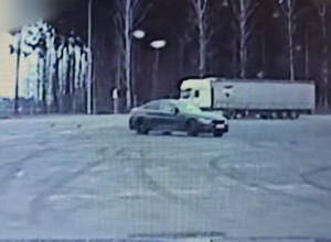 Policjanci przyłapali kierowcę BMW na gorącym uczynku. Driftował na MOP-ie przy S7