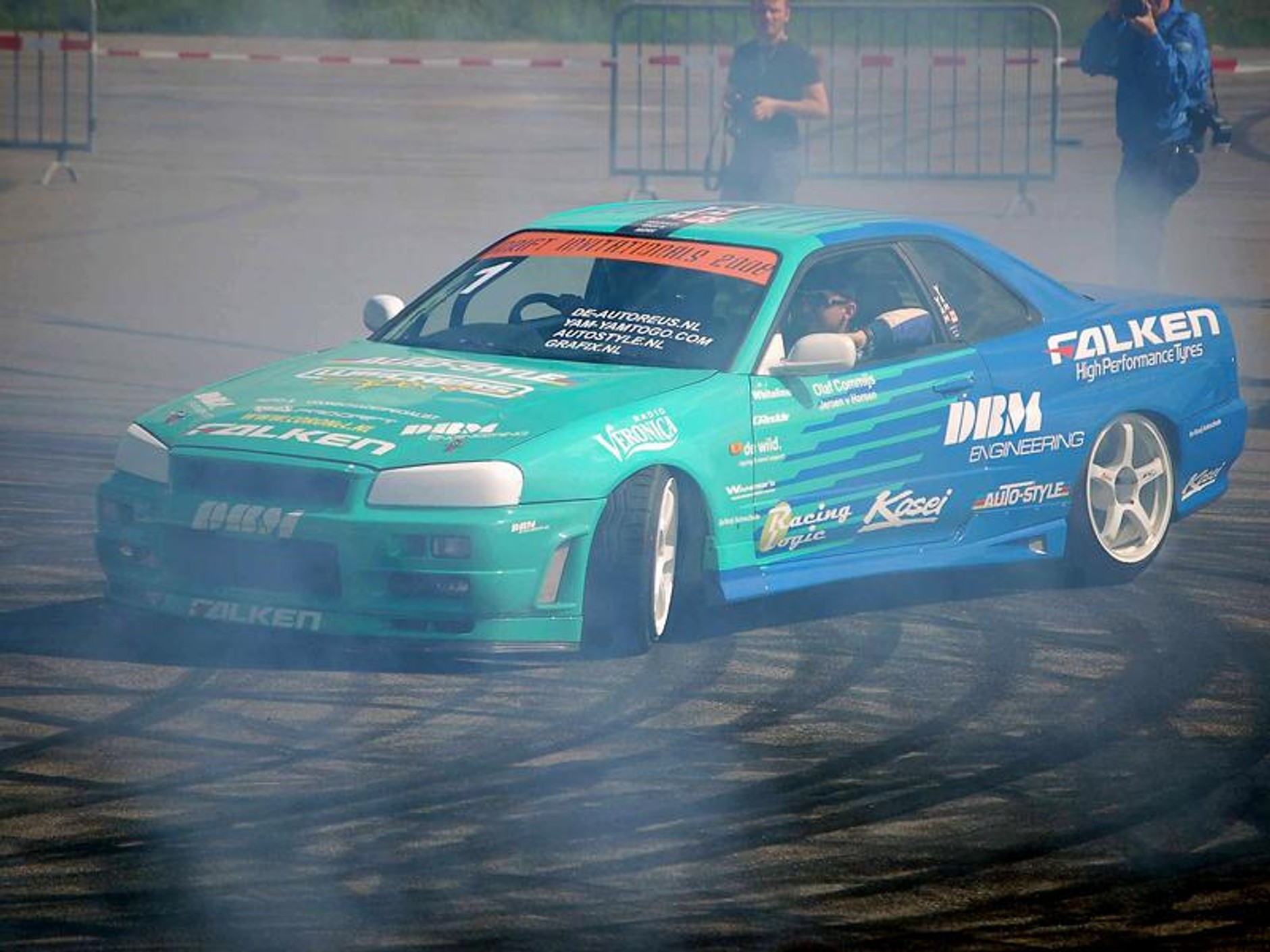 Tuning World Bodensee 2008: Golfy, drifting i dziewczyny -  fotogaleria (2)