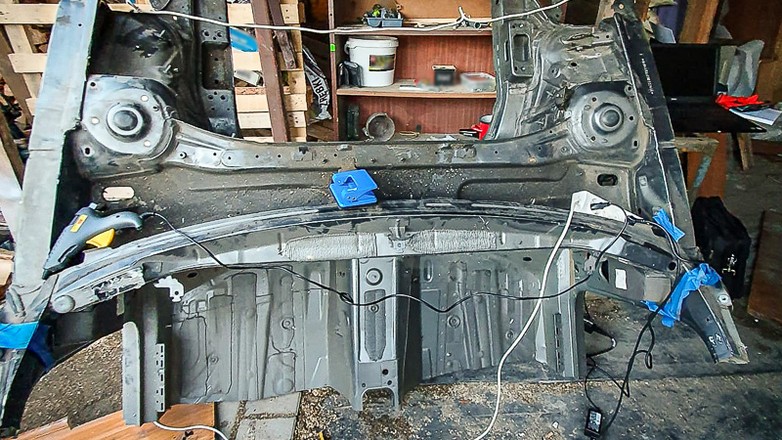 Funkcjonariusze znaleźli rozebranego Passata