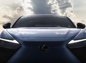 Wiemy, jak wygląda wnętrze nowego Lexusa RZ 450e