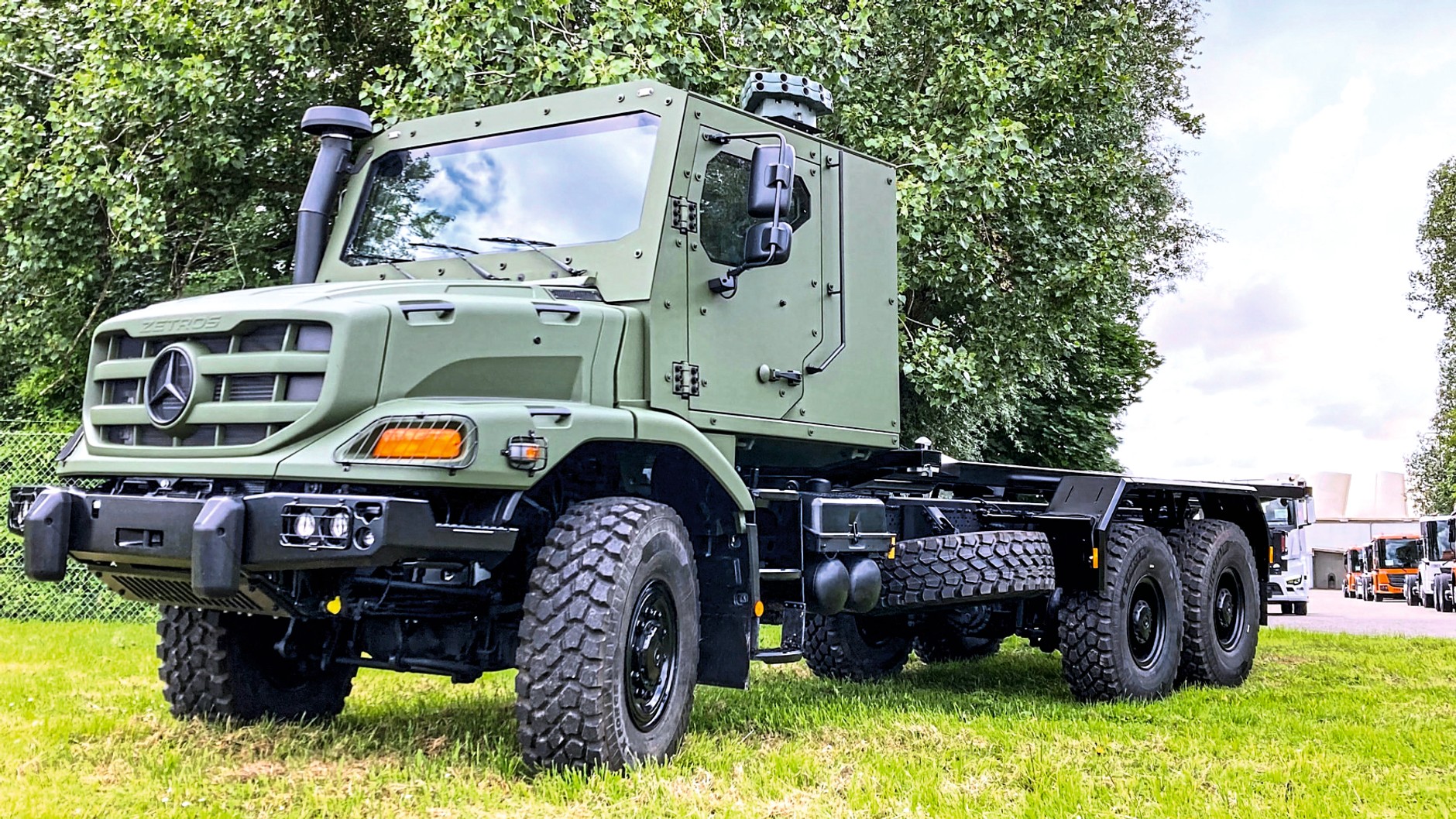 Mercedes Zetros z opancerzoną kabiną.