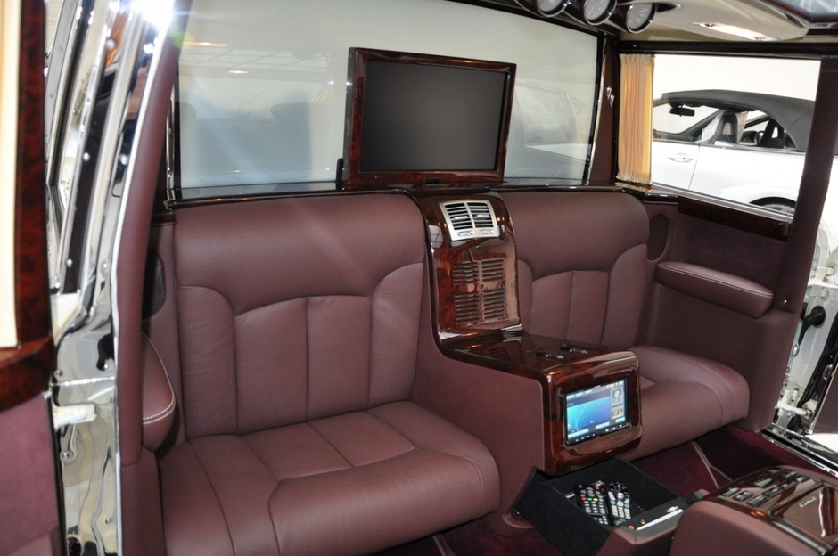 Mercedes 600 Pullman restomod