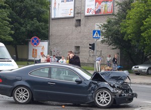 Co wpływa na wysokość składki AC? Polisa polisie nierówna