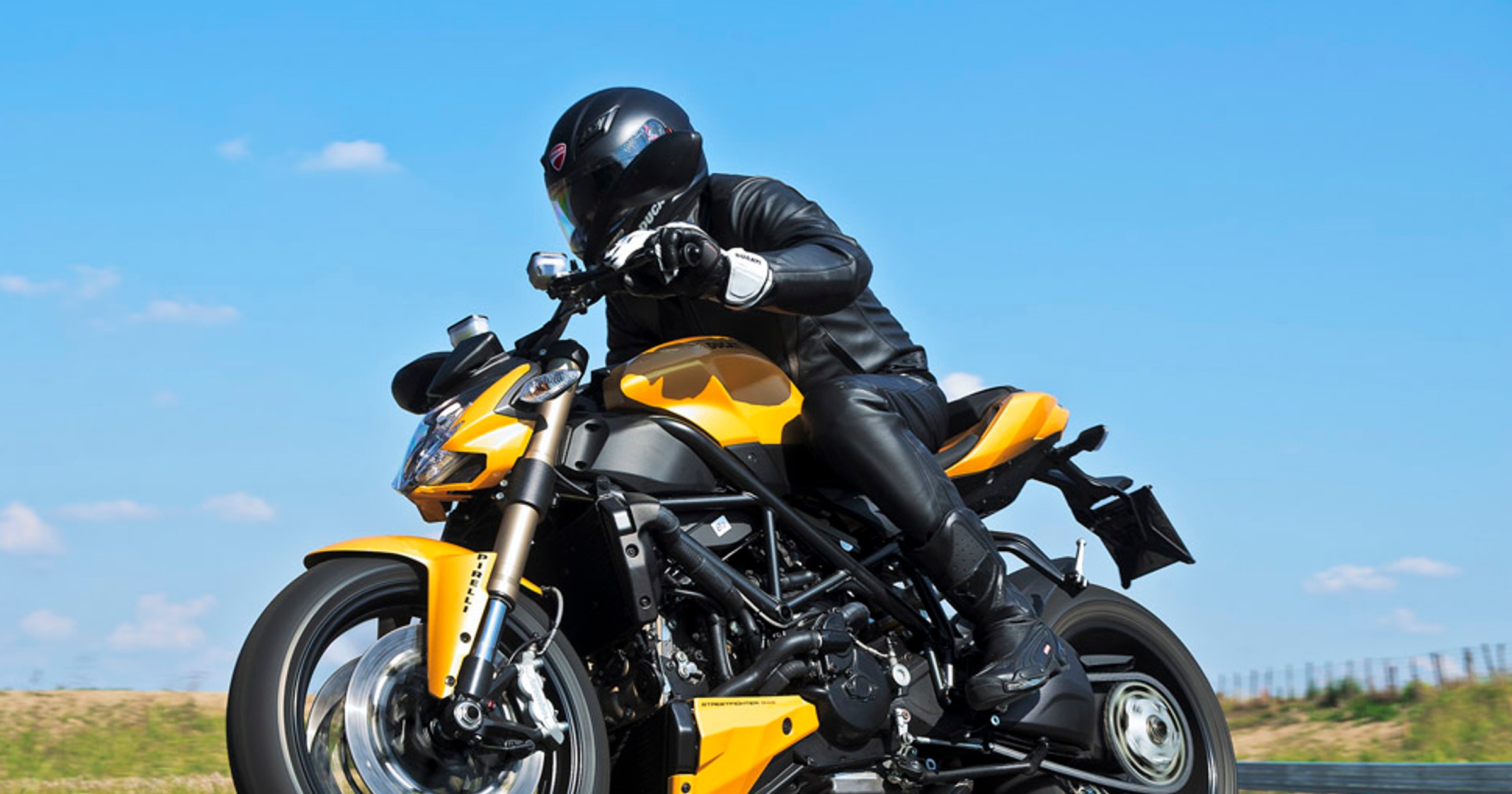 Motocykle i skutery: nowości sezonu 2012