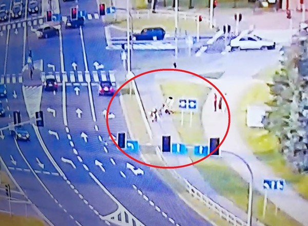 Wypadek na ścieżce, rowerzystka połamała ręce. Nagranie ku przestrodze