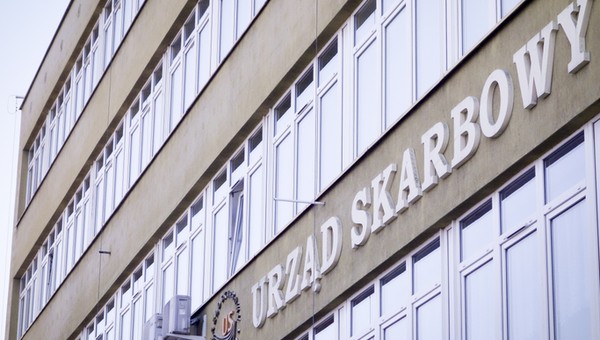 Nowa fala donosów po komuniach. Skarbówka chodzi i sprawdza samochody
