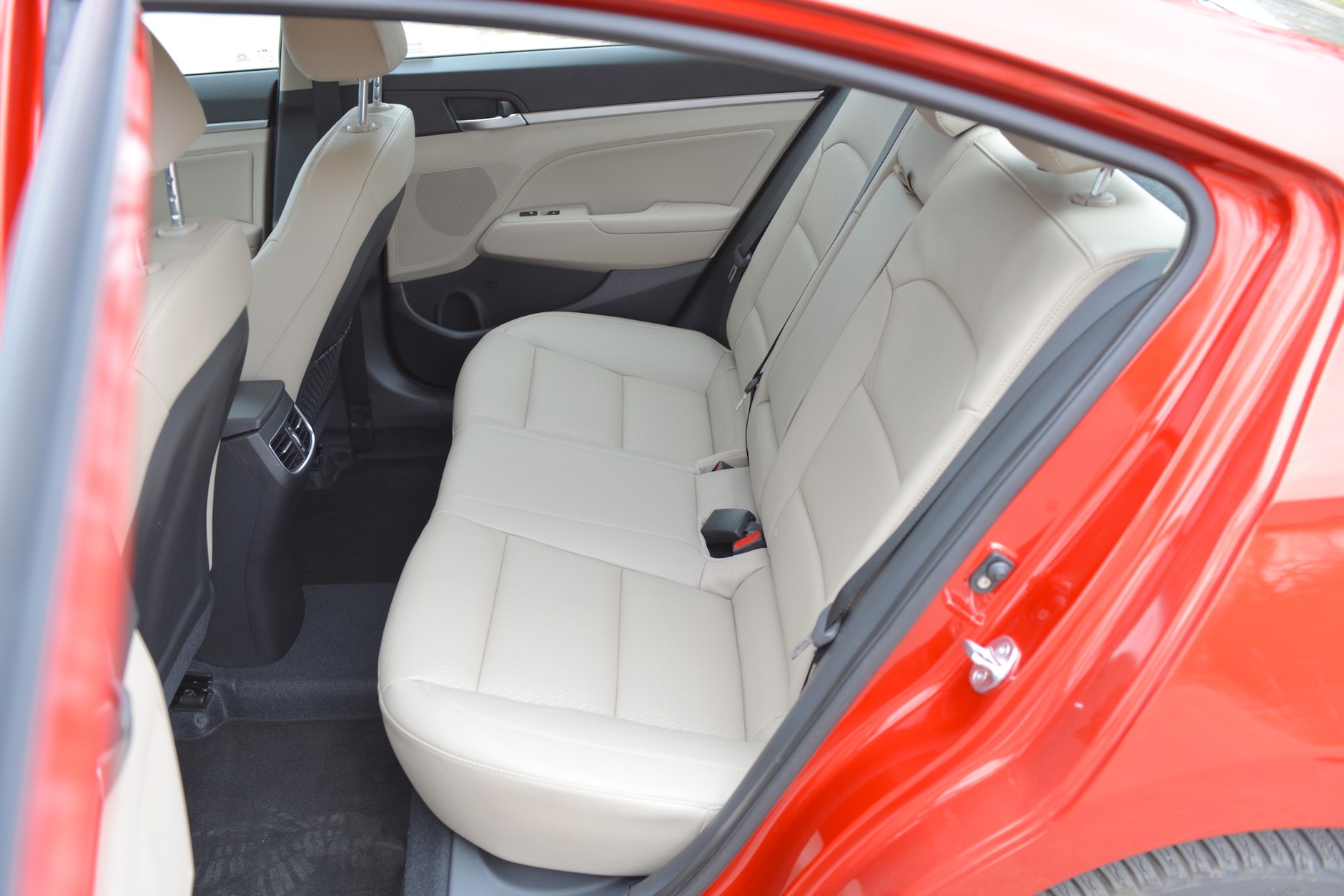 Hyundai Elantra 1.6 6AT