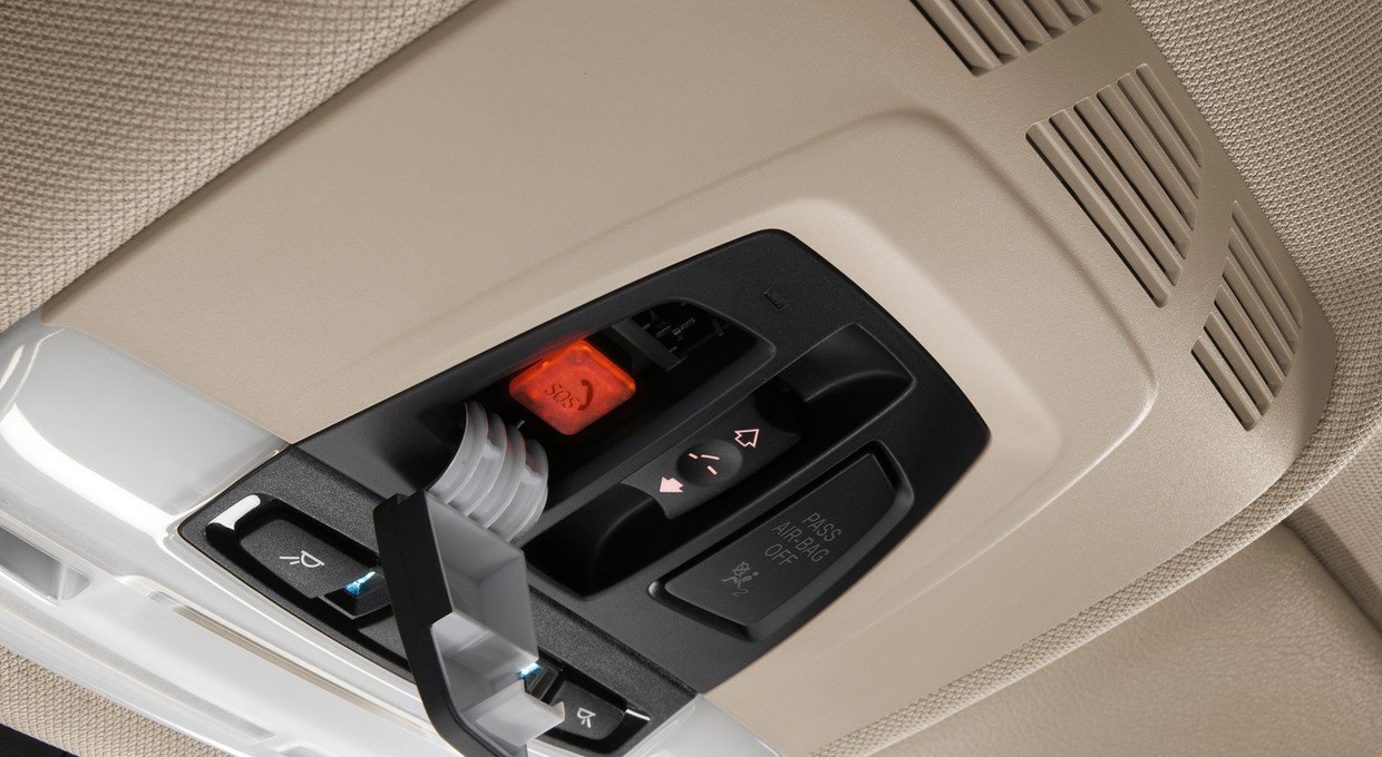 Auto BMW automatycznie wezwało pomoc do wypadku - kierowca okazał się pijany