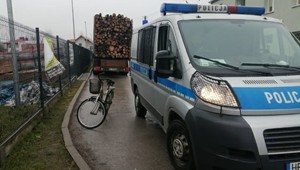 Miał 3 promile, wsiadł na rower i jechał środkiem drogi. Teraz zapłaci wysoki mandat