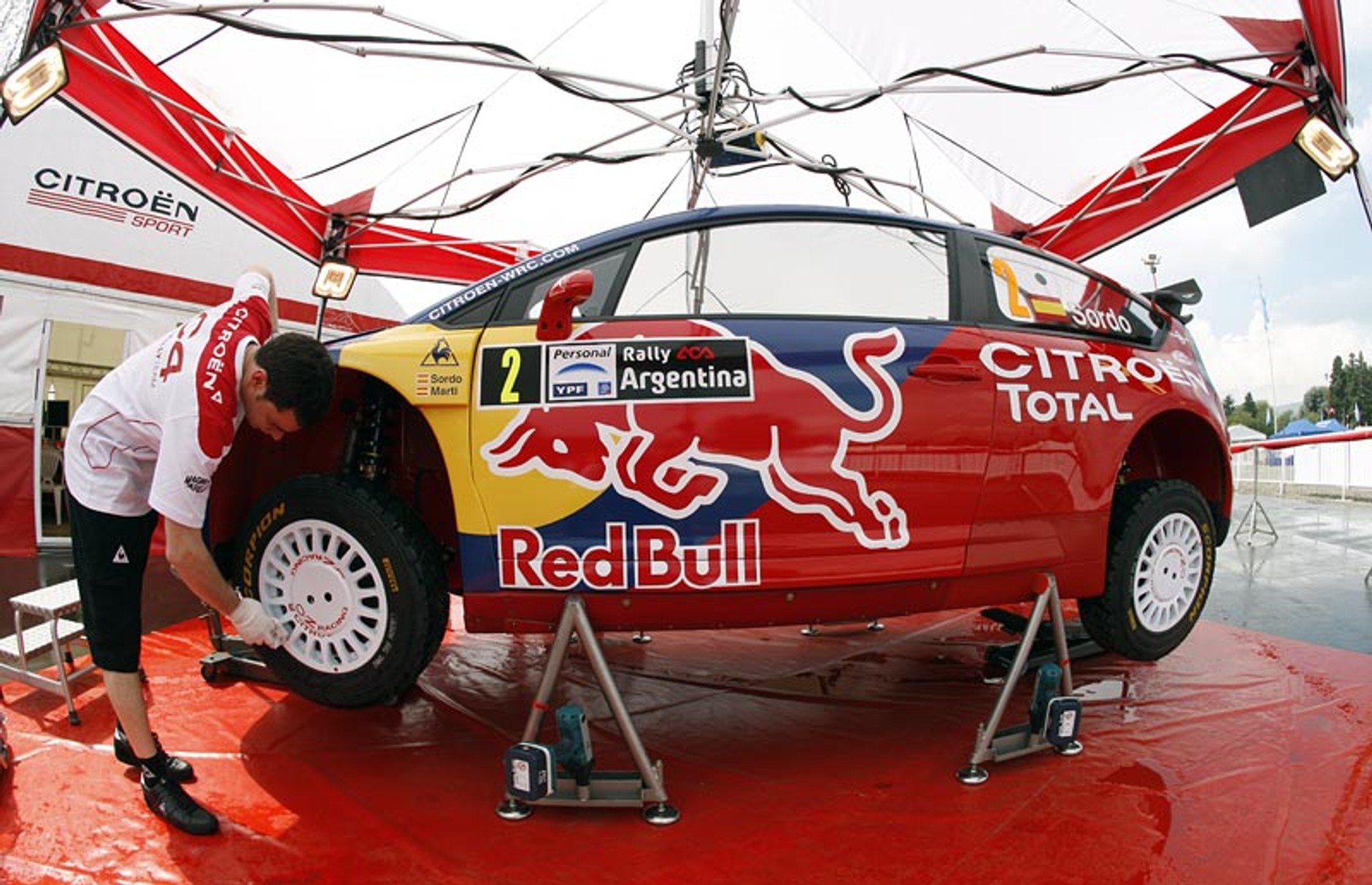 Rajd Argentyny 2008: Loeb zdecydowanym liderem (I. etap)