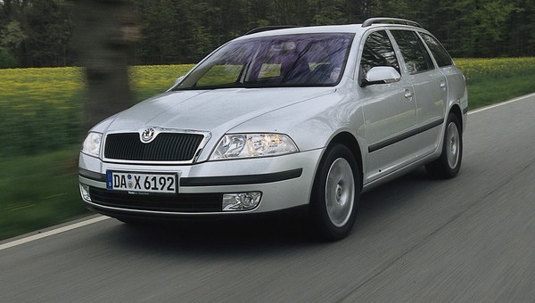 Kupiliśmy Skodę Octavię 2.0 TDI z przebiegiem pół miliona kilometrów. Takich "papierów" jeszcze nie widzieliśmy