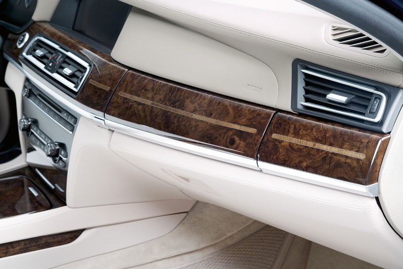 BMW 760i – nowy silnik 6,0 V12 i 8-biegowy automat