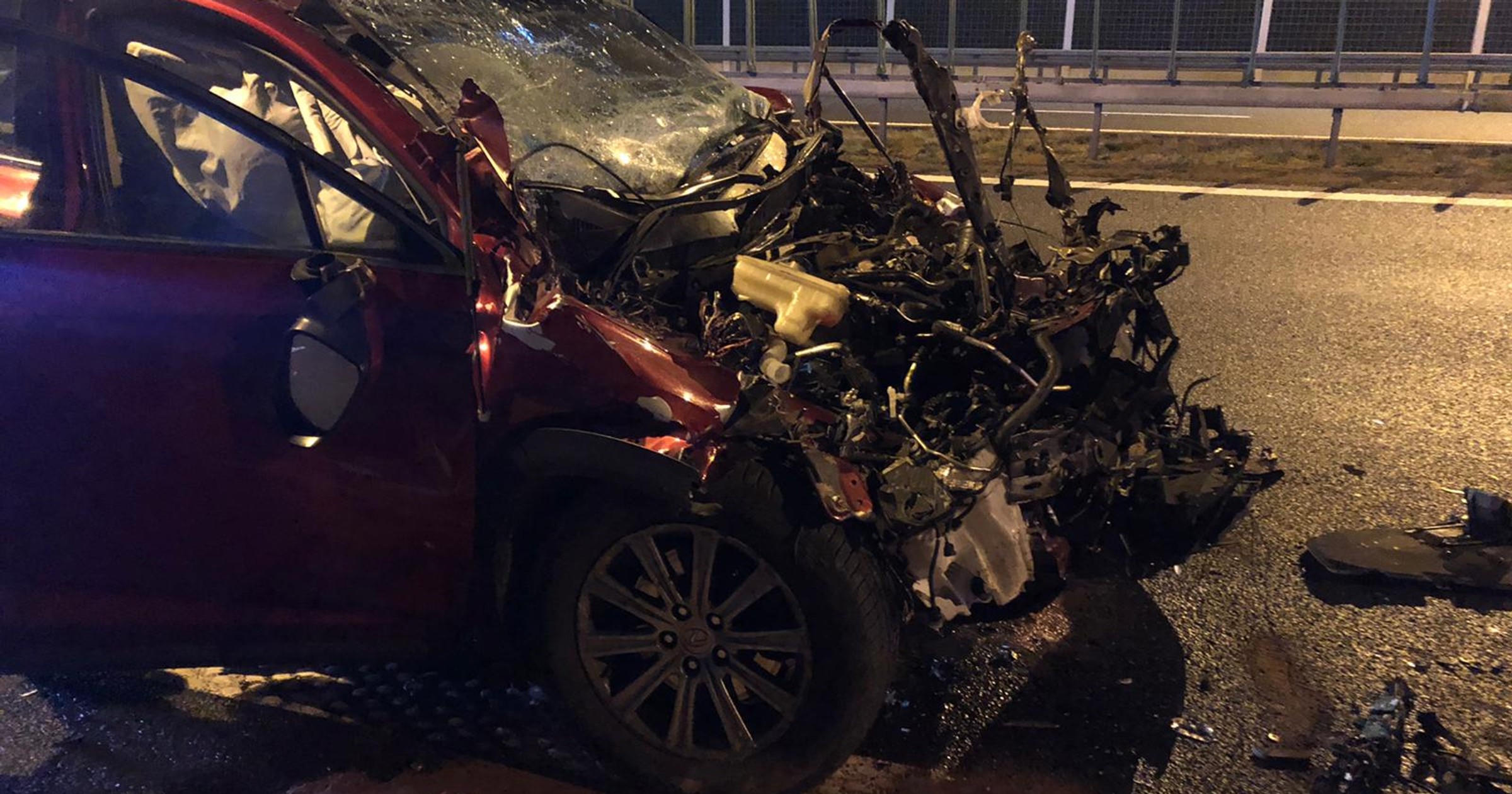 19-latek rozbił Lexusa zaraz po jego wypożyczeniu