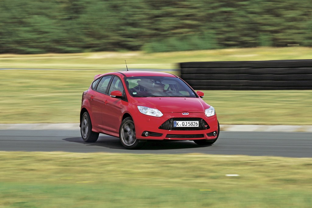 Mazda 3 MPS kontra Ford Focus ST: rasowe kompakty na ulicy i torze