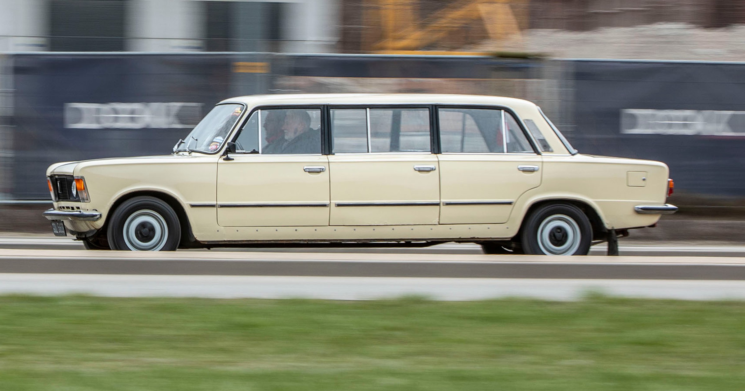 Polski Fiat 125p i FSO Polonez w wersji Long - przedłużane auta z FSO