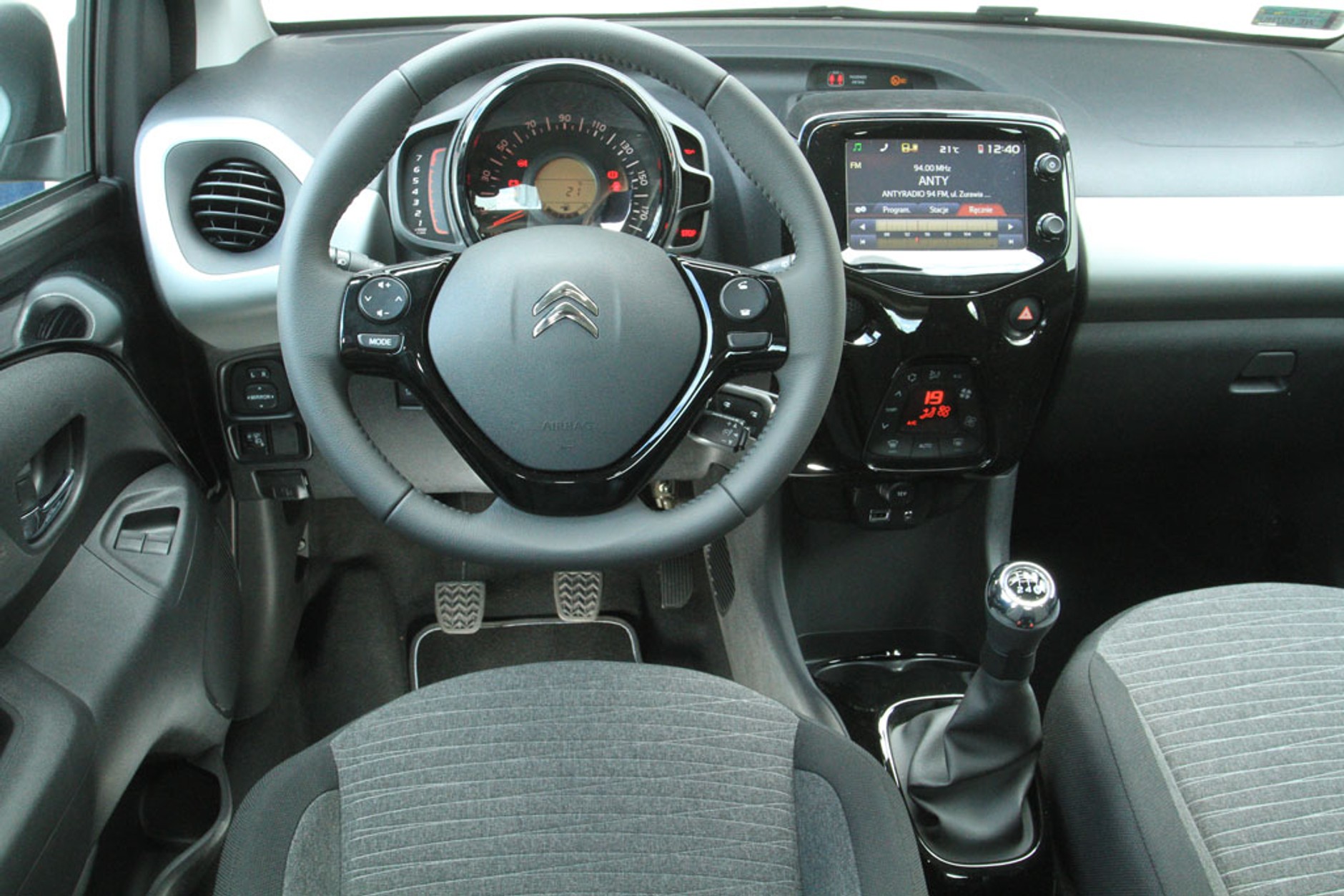 Citroen C1: zestaw z radiem i technologią MirrorScreen