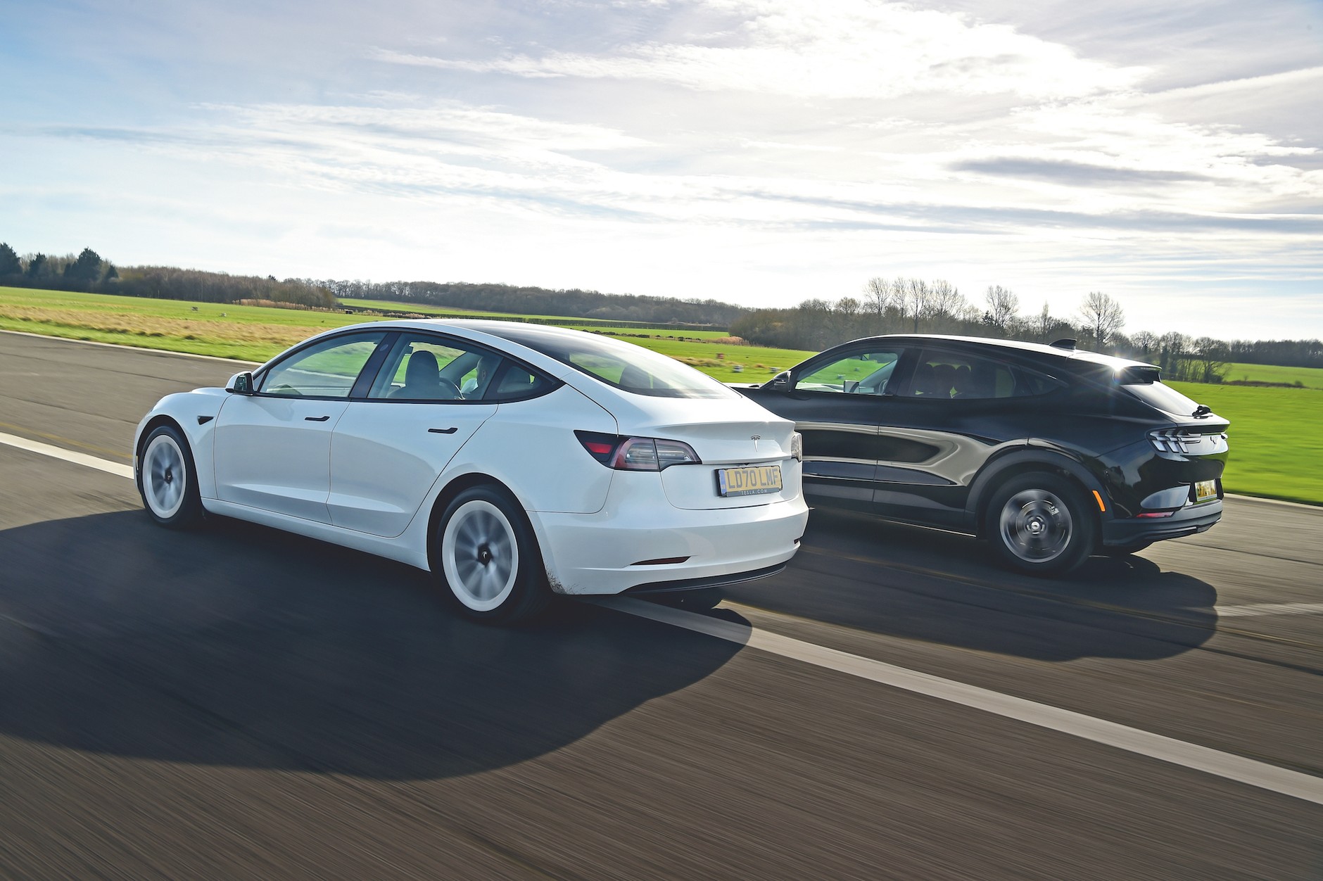 Ford Mustang Mach-E kontra Tesla Model 3